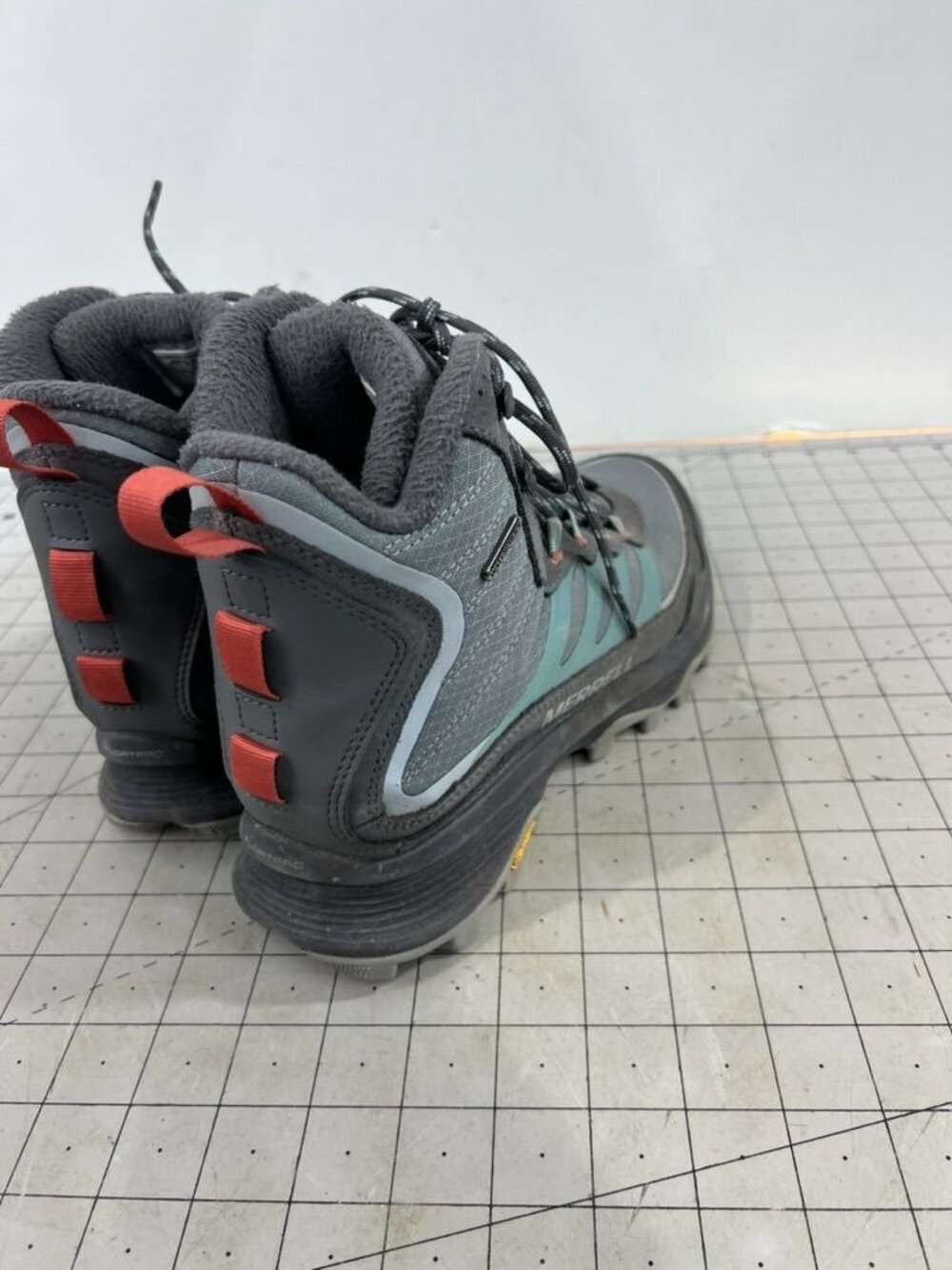 Merrell Women’s Waterproof Hiking Boots Vibram Sole Sz 9.5 US Gray & Red J067016 - Picture 4 of 11